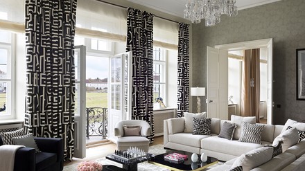 Das Wohnzimmer im neuen The Langham Nymphenburg Residence, Munich
