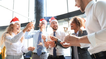 Dirmenkollegen bei einer Weihnachtsfeier.