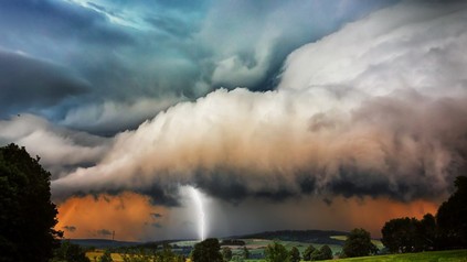 Gewitter über Feld