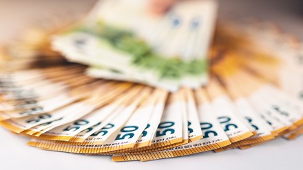 Fächer aus 50-Euro-Scheinen