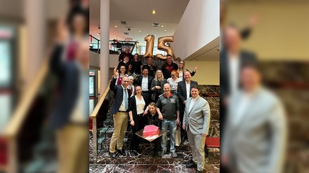 Team des Arcotel Rubin Hamburg beim 15-jährigen Jubiläum des Hotels