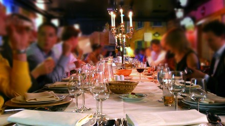 Eine Feier in einem Restaurant