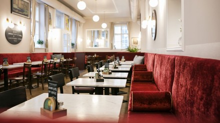 Leeres Kaffeehaus in Wien