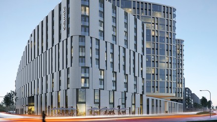 Das Scandic Frankfurt Hafenpark in der Außenansicht. (Foto: © ZUCKER.Kommunikation GmbH/Scandic Hotels )
Außenansicht des Scandic Frankfurt Hafenpark.