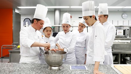 Hotelfachschüler in Lausanne