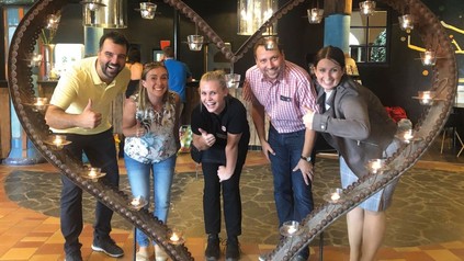 Bernhard Hofer und Marina Wladar (GF und Projektleiterin Talentify), Rogner-Lehrling Sarah, Thomas Scheuchl (HR-Manager Rogner Bad Blumau) und Nadine Luz (Hogast)