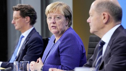 Hendrik Wüst, Angela Merkel und Olaf Scholz