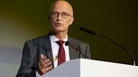 Hamburgs Bürgermeister Peter Tschentscher übt offene Kritik an den Reisebestimmungen der Regierungen. (©picture alliance/dpa | Georg Wendt)
Hamburgs Bürgermeister Peter Tschentscher