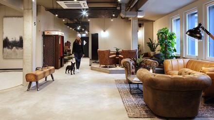 Am 22. Dezember 2022 hat das Lifestyle-Hotel Bretterbude Büsum eröffnet. (Foto: © Andrea Flak Fotografie)
Lobby des Lifestyle-Hotel sBretterbude Büsum