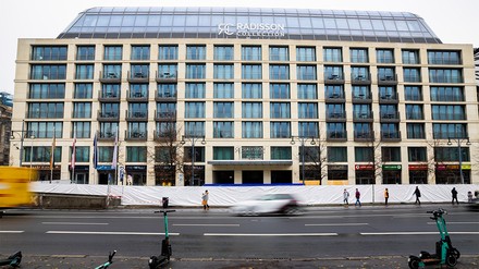 Wann wird das Hotel Dom Aquaree in Berlin wieder eröffnen? (Foto: © picture alliance/dpa | Christoph Soeder)
Hotel Dom Aquaree in Berlin