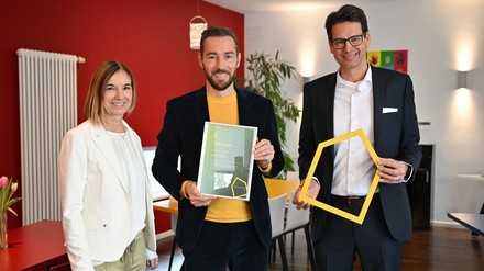 Beate Hauck, Leitung Ronald McDonald Haus Mainz, Sven Voss, Schirmherr Ronald McDonald Haus Mainz, Adrian Köstler, Vorstand McDonald’s Kinderhilfe Stiftung.