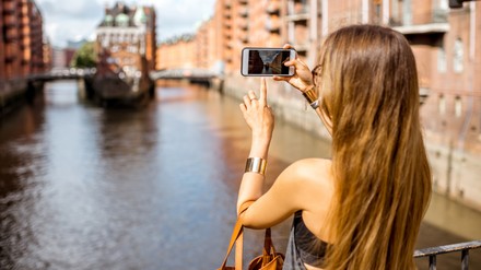 Touristin in Hamburg