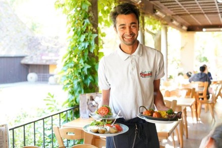 Mitarbeiter in der Tripsdriller Gastronomie