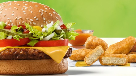 Ab dem 22. Februar 2023 kommen die McPlant Nuggets und der McPlant Burger in die deutschen McDonald’s-Restaurants. (Foto: © McDonald’s)
McPlant Nuggets und McPlant Burger