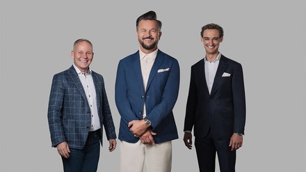 Edwin Jebbink, Heiko Grote und Marco El Manchi freuen sich über die Einführung der neuen Hotelmarke. (Foto: © DENNIS KOENIG PHOTOGRAPHIE)
Edwin Jebbink, Heiko Grote und Marco El Manchi