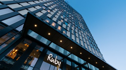 Symbolbild: Das Ruby Emma Amsterdam (Foto: © Ruby Hotels)
Das Ruby Emma Amsterdam in den Niederlanden.