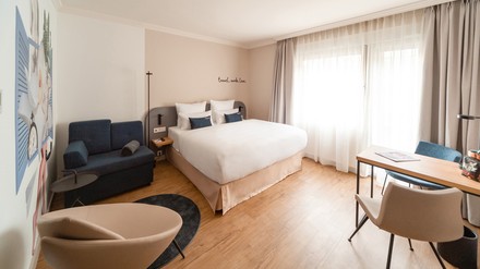 Helle Zimmer erwarten die Gäste des neuen Boutique-Hotels in Hannover. (Foto: © Primestar Operator GmbH)
Ein Bett für jeden Gast.
