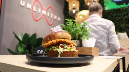 Homestyle Chik’n Burger