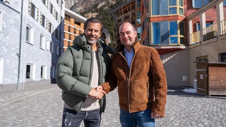 Andreas Caminada mit Partner Raphael Krucker von der Andermatt Swiss Alps (Foto: © Kim Leuenberger) Andreas Caminada mit Raphael Krucker