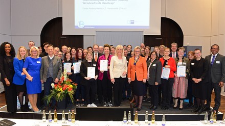 Arbeitsministerin Ulrike Scharf ernennt Ausbildungsbotschafter