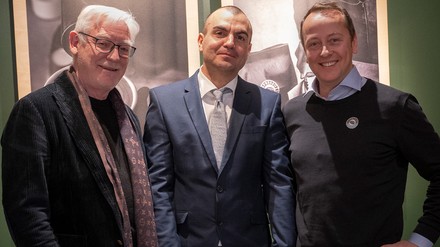 V. l. n. r.: Klaus-Peter Frühauf, Marco Frühauf und Anssi Thureson freuen sich über die Lizenzvereinbarung. (Foto: © Espresso House) Klaus-Peter Frühauf, Marco Frühauf und Anssi Thureso