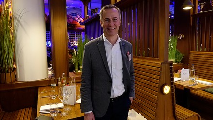 „Bei uns werden Mitarbeiter gehört“, so Wolfgang Selinger, General Manager des Le Méridien Stuttgart (Foto: © Welf Wacker/HOGAPAGE) Wolfgang Selinger