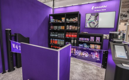 KI zum Anfassen: Auf der Internorga konnten Besucher das vollautonome Einkaufen im Pick & Go Store von VR Payment und Smoothr testen. (Foto: © Ksusha Osipova) KI zum Anfassen: Auf der Internorga konnten Besucher das vollautonome Einkaufen im Pick & Go Store von VR Payment und Smoothr testen.