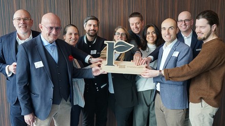Die Expertenrunde redet Klartext (v.l.n.r.: Jürg Schmid, Jörg Peter Krebs, Chantal Cartier, Sven Wassmer, Cornelia Rutishauser, Simon Gigandet, Nadja Zimmermann, Valentin Bot, Stefan Aerni, Benjamin Dietsche) (Foto: ©Responsible Hotels of Switzerland) Die Expertenrunde redet Klartext (v.l.n.r.: Jürg Schmid, Jörg Peter Krebs, Chantal Cartier, Sven Wassmer, Cornelia Rutishauser, Simon Gigandet, Nadja Zimmermann, Valentin Bot, Stefan Aerni, Benjamin Dietsche)