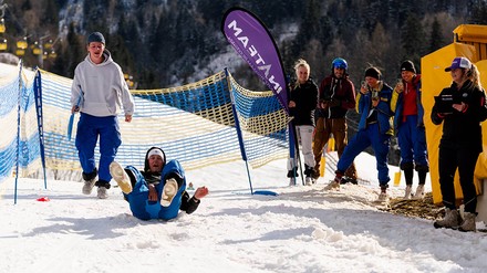 Action beim Bobfahren: Insgesamt 31 teilnehmende 2er-Teams aus Tourismusbetrieben der Region Schladming-Dachstein trafen sich in der AlmArena in Haus im Ennstal zur großen Challenge “Helden der Saison”. (Foto: © Christine Höflehner) Action beim Bobfahren: Insgesamt 31 teilnehmende 2er-Teams aus Tourismusbetrieben der Region Schladming-Dachstein trafen sich in der AlmArena in Haus im Ennstal zur großen Challenge “Helden der Saison”.