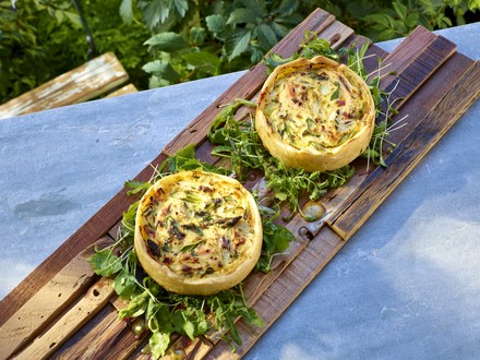 Wie wäre es mit einer ofenfrischen Quiche mit Sauce Hollandaise? (Foto: © Lukull)