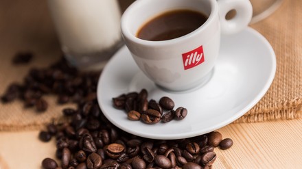 Illycafè verzeichnet den höchsten Umsatz seit zehn Jahren. (Foto: © bluebeat76/stock.adobe.com) Kaffee von illycafè