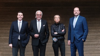 Die Inhaberfamilie der Traube Tonbach, Sebastian, Heiner, Renate und Matthias Finkbeiner gratulieren ihren erfolgreichen Küchenchefs.