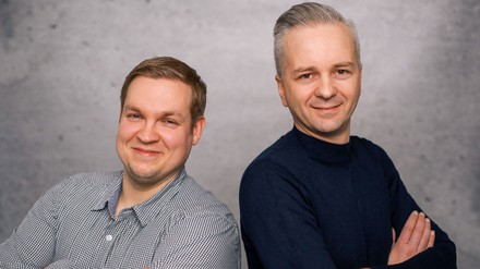 Steve Heinecke (rechts) und Alexander Laubner (links) wissen, wie Hotels schon vor der Hochsaison für ausgebuchte Zimmer sorgen können. (Foto: © Performance Hotel) Steve Heinecke und Alexander Laubner