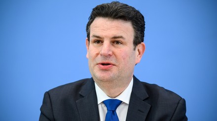 Bundesarbeitsminister Hubertus Heil erwartet zum nächsten Januar eine deutliche Steigerung des Mindestlohns. (Foto: © picture alliance/dpa | Bernd von Jutrczenka) Bundesarbeitsminister Hubertus Heil
