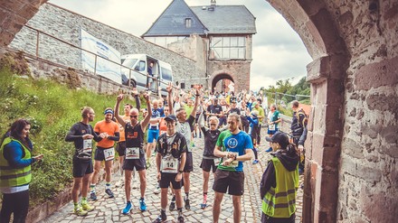 Start des Stolberger Schloss-Laufs am Schloss Stolberg: Der nächste Charity-Lauf findet am 10. Juni 2023 statt. (Foto: © Ritter von Kempski Privathotels) Start des Stolberger Schloss-Laufs am Schloss Stolberg