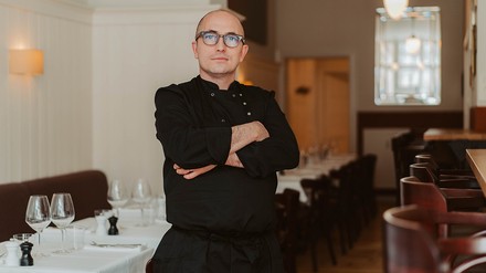 Yann Mastantuono vereint die französische Bistro-Küche mit der Küche Südfrankreichs. (Foto: © Florian Kroll) Yann Mastantuono vereint die französische Bistro-Küche mit der Küche Südfrankreichs.