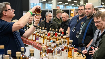 Die Whisk(e)y-Messe The Village fand im März in der Messe Nürnberg statt und lockte 14.800 Besucher aus ganz Europa an. (Foto: © whiskey-messe.de) Whisk(e)y-Messe The Village