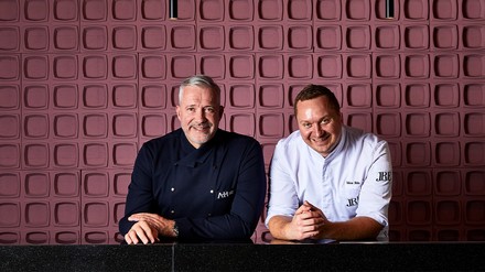 Alexander Herrmann (links) und Tobias Bätz (rechts) freuen sich über die Umbenennung. (Foto: © Posthotel Wirsberg) Alexander Herrmann und Tobias Bätz