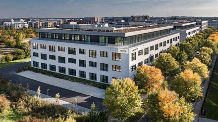 Das „acora Living the City“ im Haus C des Mizar Gate Office bietet 175 Serviced-Apartment-Einheiten. (Foto: © Peter Rüssmann) Das „acora Living the City“ im Haus C des Mizar Gate Office