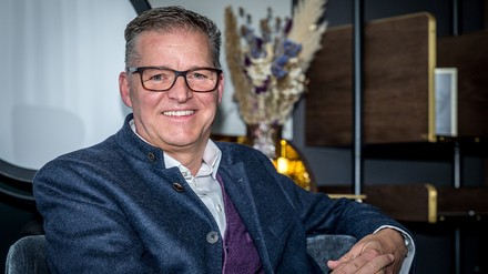 Michael Posch freut sich bereits auf die Eröffnung der beiden Hotel-Ikonen Grand Hotel „Straubinger“ und „Badeschloss“. (Foto: © Ronny Katsch) Michael Posch
