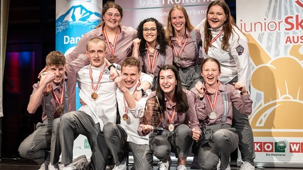Zweimal Gold und einmal Vizestaatsmeister – das sind die Errungenschaften der Lehrlinge des Relais & Châteaux Hauses Post Lech bei den diesjährigen juniorSkills Austria. (Foto: © Thomas Pircher/Post Lech) Teilnehmer des juniorSkills Austria
