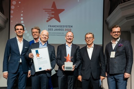 L'Osteria ist Franchisesystem des Jahres:v. l. Kai Enders (Präsident Franchiseverband), Dr. Hajo Schumacher, Ingo Gugisch (L’Osteria), Chris De Dauw (L’Osteria), Dr. Jürgen Karsten (ETL), Jan Schmelzle (Franchiseverband) (Foto: © Deutscher Franchiseverband e.V.)