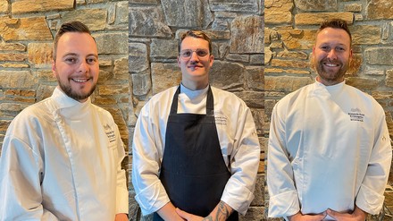 V. l. n. r.: Hendrik Franz, Küchenchef Restaurant Johann Grill, Nicolas La Rocca, Sous Chef Gourmet Restaurant PUR, und Michel Ludwig-Jeschke, Sous Chef Restaurant Johann Grill (Fotos: © Kempinski Hotel Berchtesgaden) V. l. n. r.: Hendrik Franz, Küchenchef Restaurant Johann Grill, Nicolas La Rocca, Sous Chef Gourmet Restaurant PUR, und Michel Ludwig-Jeschke, Sous Chef Restaurant Johann Grill (Fotos: © Kempinski Hotel Berchtesgaden)