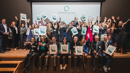 Erfolgreiche Arbeitgeber, strahlende Sieger des Hospitality HR Awards 2022. (Foto: © Thomas Loris) Erfolgreiche Arbeitgeber, strahlende Sieger des Hospitality HR Awards 2022.
