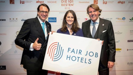 Alexander Aisenbrey, Maria Mittendorfer und Carsten K. Rath freuen sich über die Kooperation zwischen Fair Job Hotels und „Die 101 besten Hotels“. (Foto: © Fair Job Hotels)