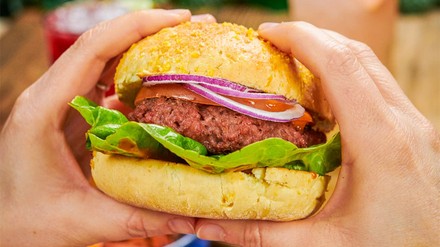 Die New-Meat-Burger von Redefine Meat gibt es ab sofort in allen 29 Enchilada- Restaurants. (Foto: © Redefine Meat) New-Meat-Burger von Redefine Meat