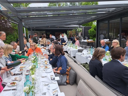 Rund 40 Gäste bei Johann Lafers Gartenparty