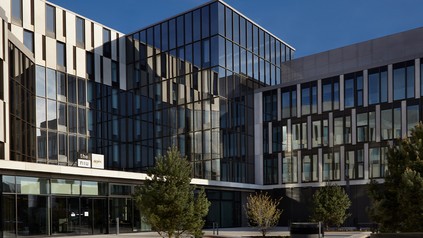 Aus zwei mach eins: Die beiden neu eröffneten Hotels der Novum Hospitality sind beide über eine gemeinsame Lobby miteinander verbunden.