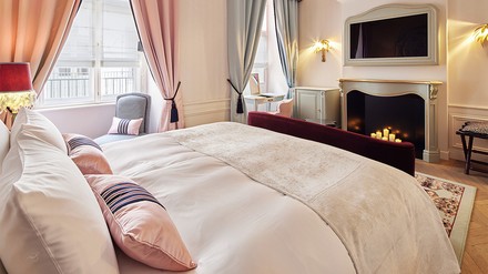 In den Hotelzimmern des The Leo Grand dominiert die Extravaganz: Verschiedene Stilrichtungen treffen auf verschiedene Muster und Farben. (Foto: © Werner Streitfelder) Hotelzimmer im The Leo Grand