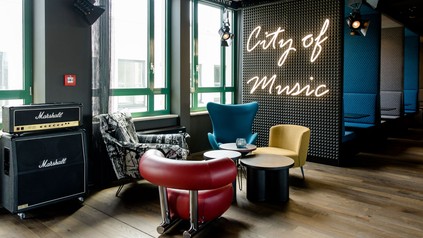 Willkommen im Motel One Mannheim - Hier dreht sich alles um Kunst und Musik. (Foto: © Motel One Mannheim)